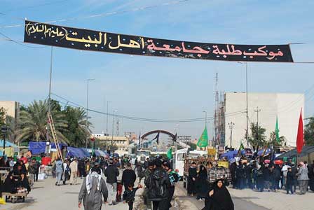طلبة و موظفو الجامعة في خدمة زوار الاربعين