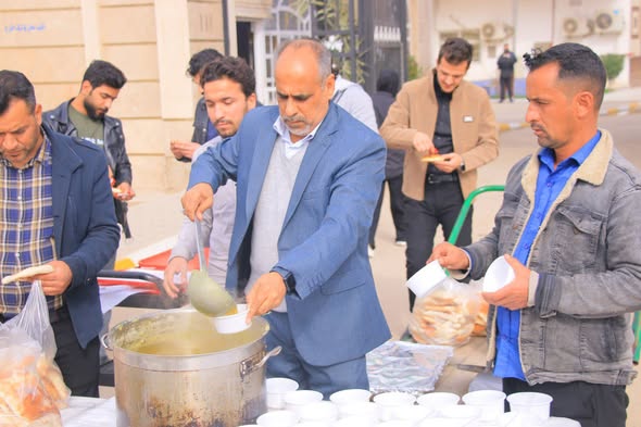 كلية التقنيات الطبية والصحية في جامعة أهل البيت (عليهم السلام) تقدم خدمات ضيافة للزائرين على طريق النجف–كربلاء